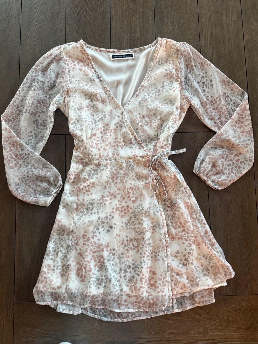 Abercrombie & Fitch Floral Wrap Mini Dress M Long Sleeve Cream Blush